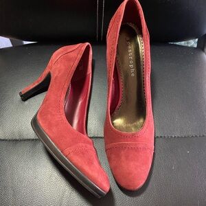 Apostrophe Red Suede Classic Pump Size 8